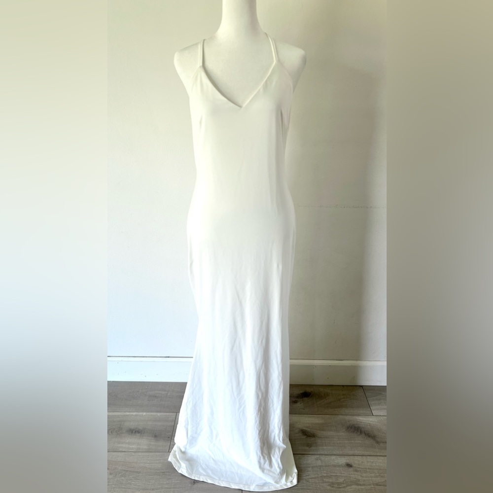 Elegant White Maxi Slip Dress with Spaghetti Straps - Picture 3 of 10